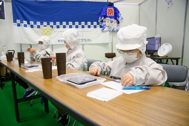 品質管理スタッフ体験の様子