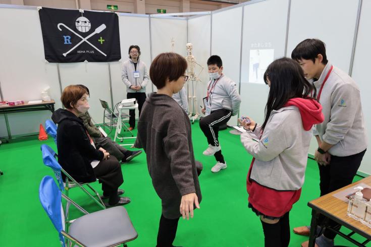 理学療法士体験の様子