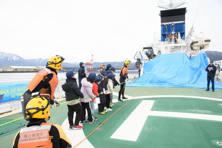海上保安官体験の様子