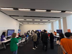 チーム別発表の会場全景