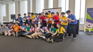 集合写真（右前方から）