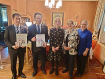 杉原サバイバーご家族との写真