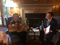 杉原サバイバーご家族との面談風景