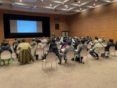 会場全景（左後方から）