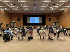 会場全景（後方から）