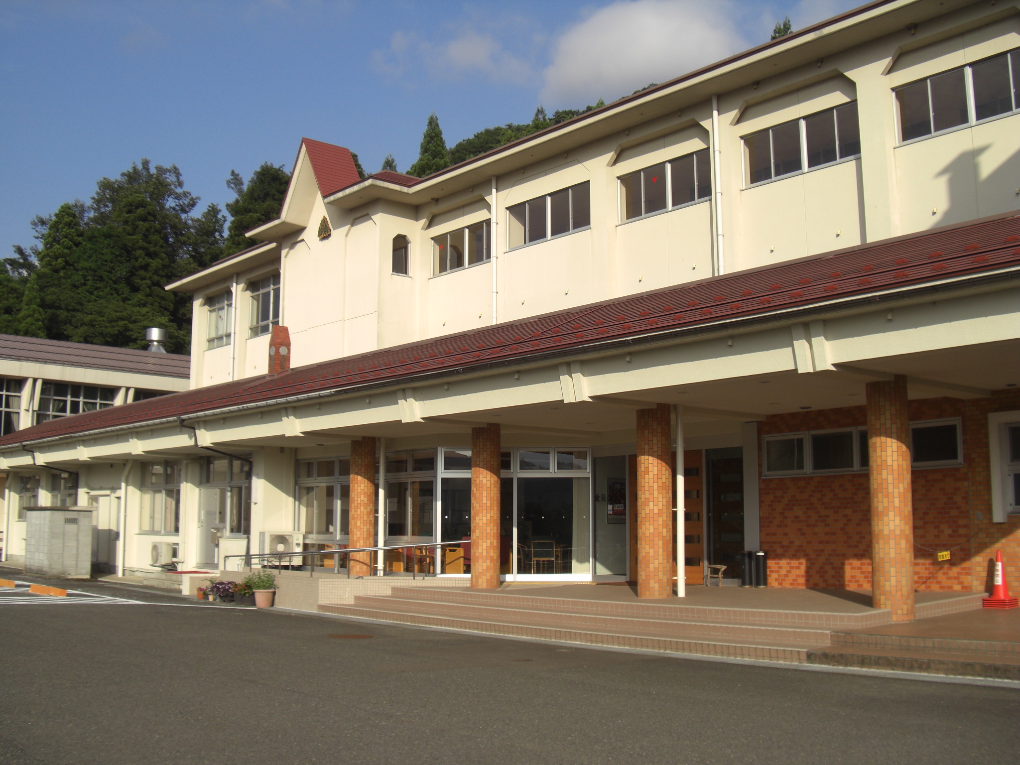 愛発公民館の外観